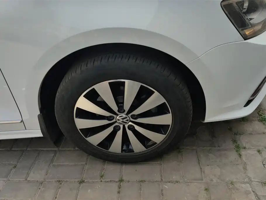 Volkswagen Sagitar 2018 1.6L Automatic Comfort фото 6