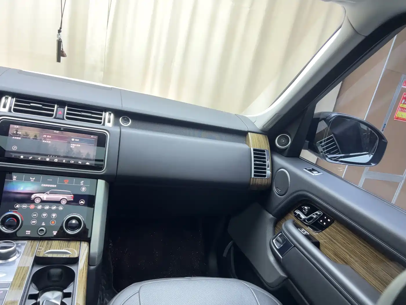 Land Rover Range Rover 2018 3.0 SC V6 Vogue Heritage Extended Edition фото 15