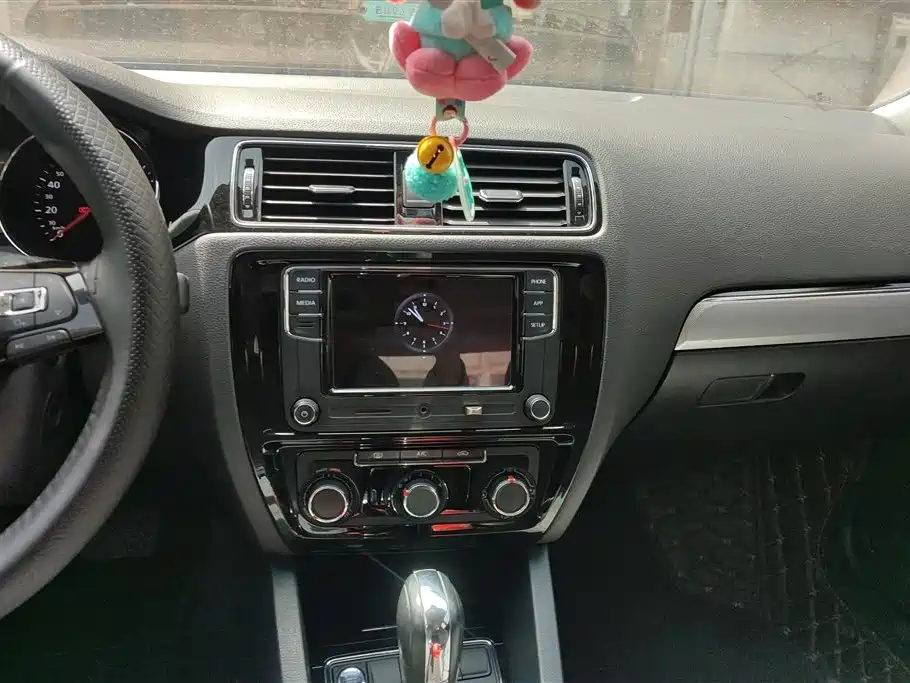 Volkswagen Sagitar 2018 1.6L Automatic Comfort фото 13