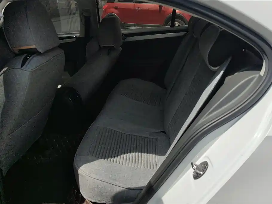 Volkswagen Sagitar 2018 1.6L Automatic Comfort фото 11