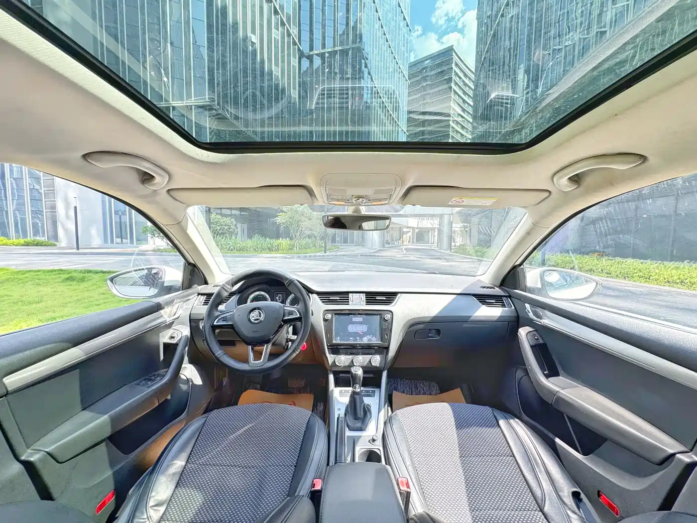 Škoda Octavia 2018 TSI230 DSG Luxury Edition фото 5
