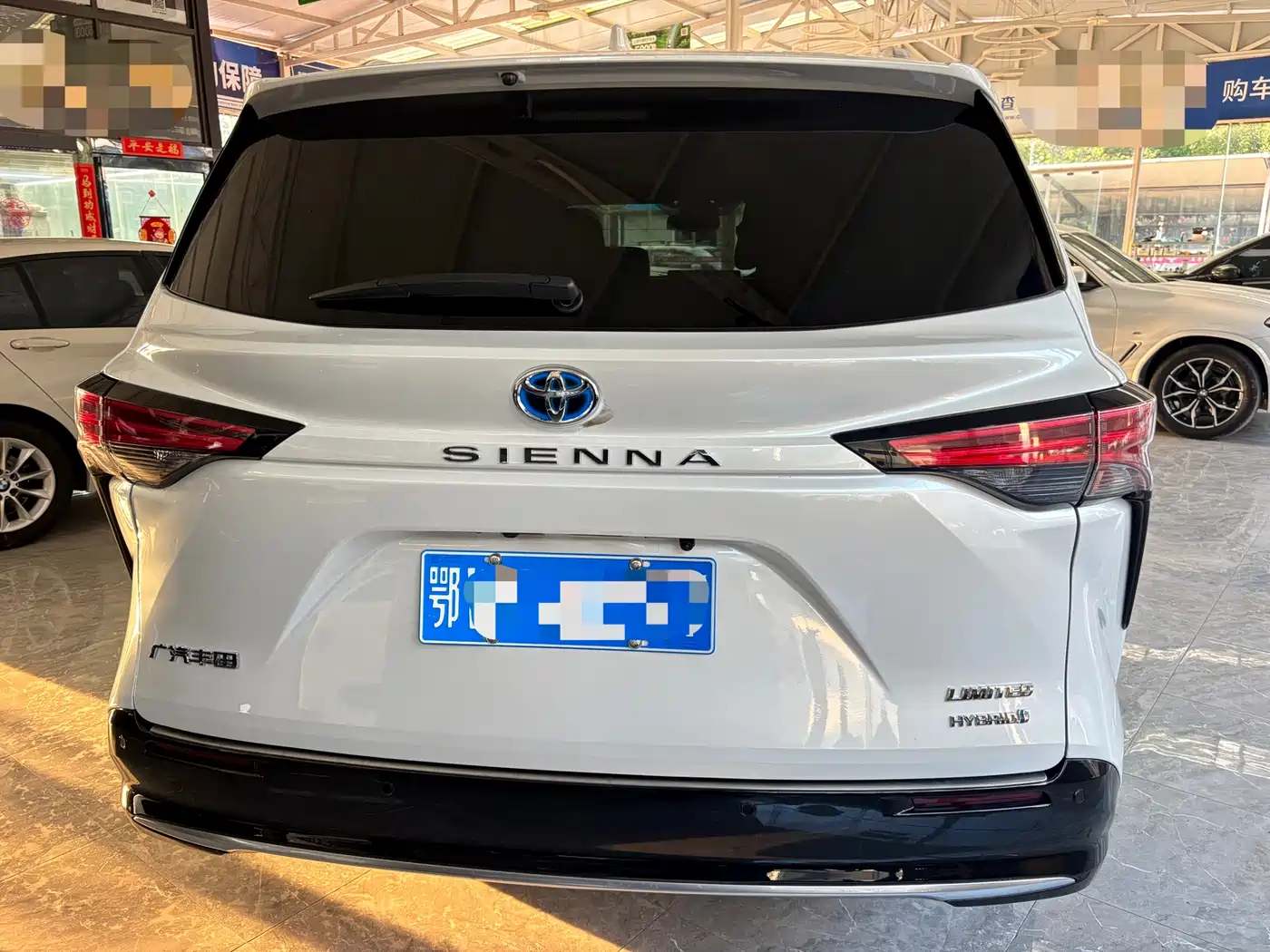 Toyota Sienna 2021 2.5L Hybrid Premium Edition фото 16
