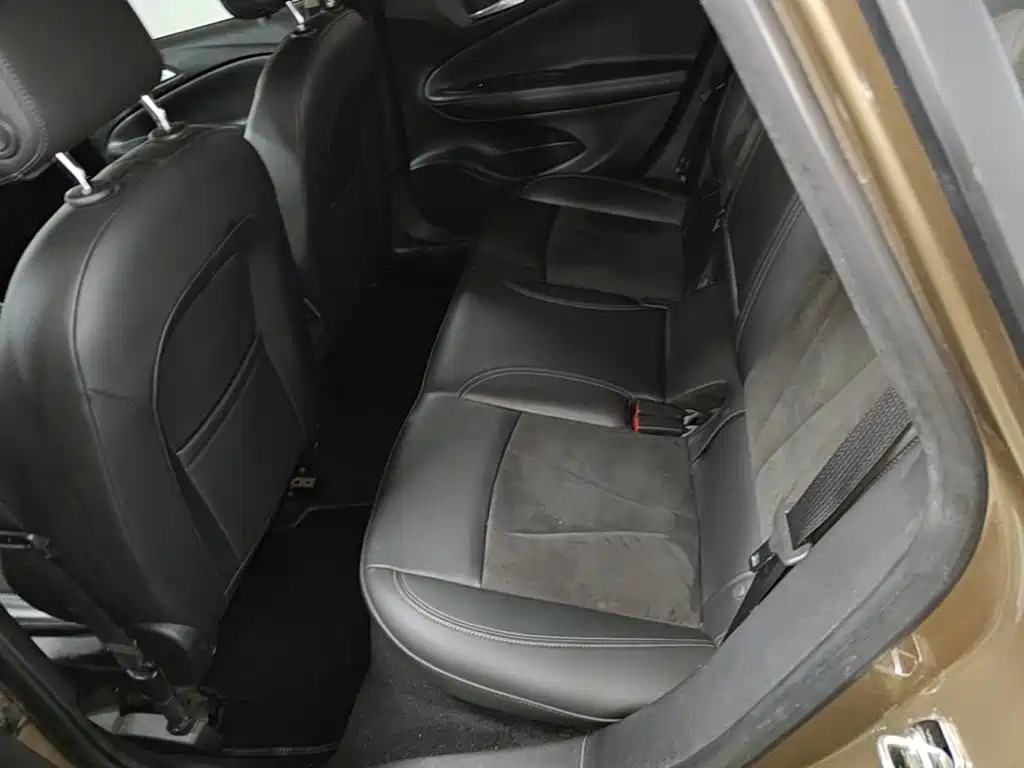Photo 17 - Buick Verano