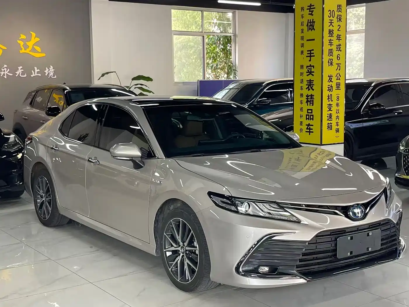 Toyota Camry 2021 Hybrid 2.5HG Luxury Edition фото 3