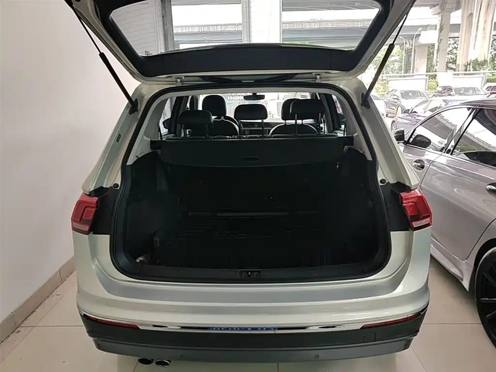 Volkswagen Tiguan L 2018 330TSI Automatic 2WD Luxury Edition фото 19