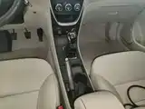Фото 14 - Geely Vision