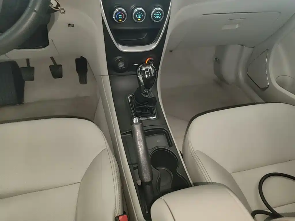 Фото 14 - Geely Vision