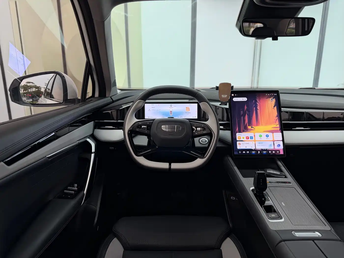 Photo 14 - Geely Atlas L