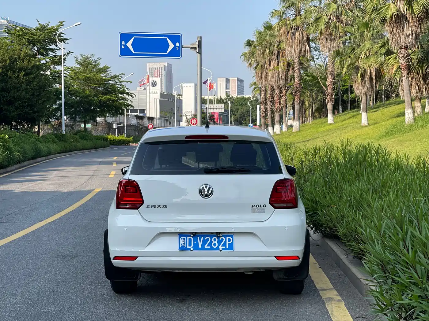 Volkswagen Polo 2016 1.4L Automatic Trend фото 6