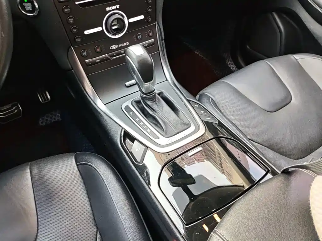 Фото 14 - Ford Edge