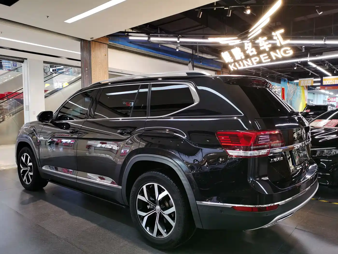Volkswagen Teramont 2020 330TSI 2WD Luxury China VI фото 3