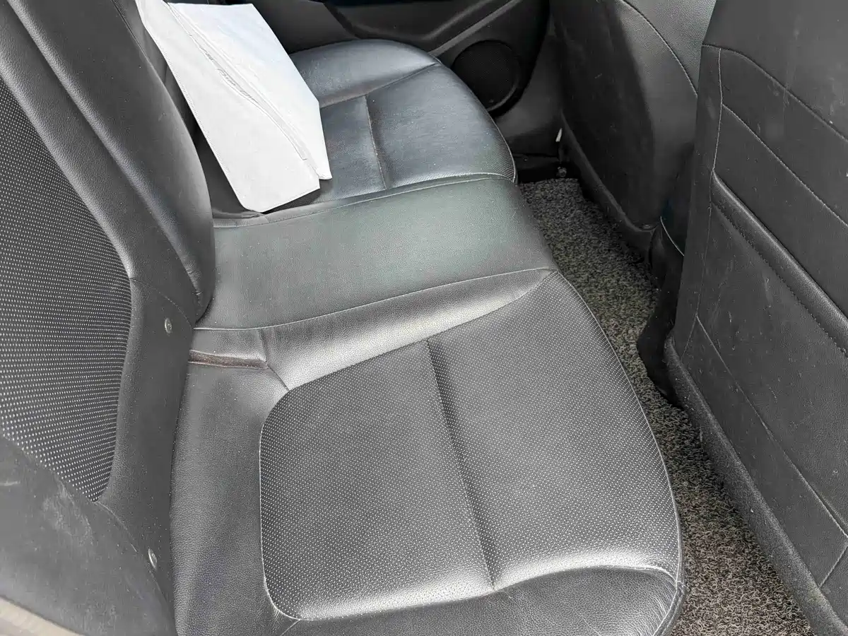 Kia K2 2012 Hatchback 1.6L AT Premium Commemorative Edition фото 9