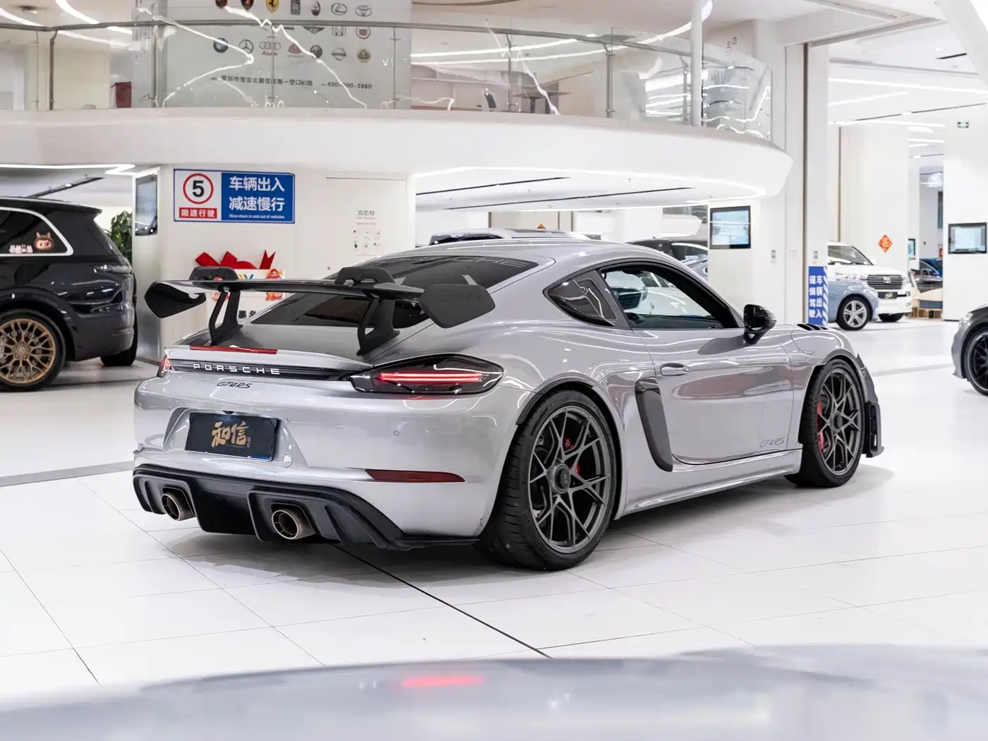 Porsche 718 2022 Cayman GT4 RS 4.0L фото 6