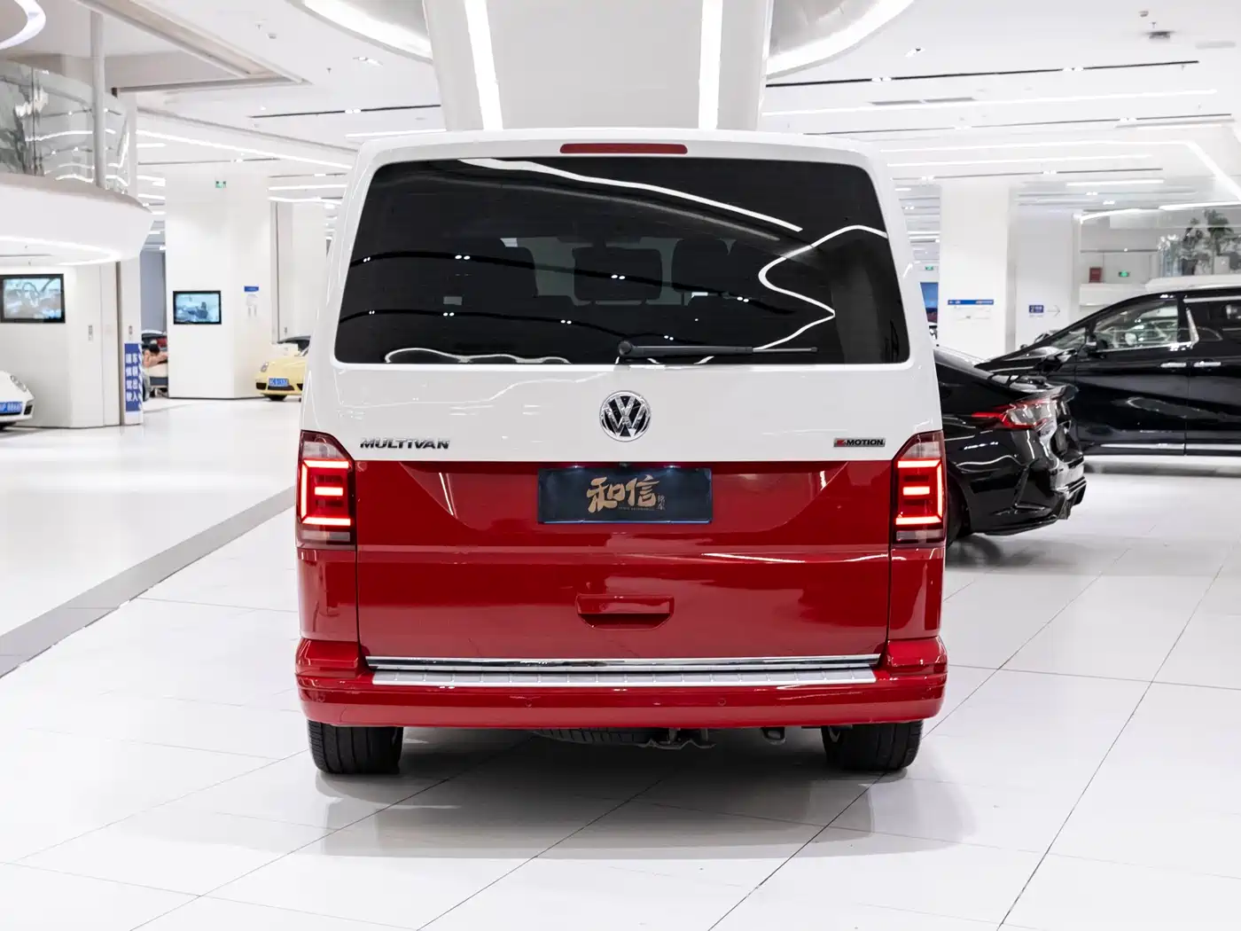 Volkswagen Multivan 2018 2.0TSI 4WD Leisure Edition 7-Seater фото 4