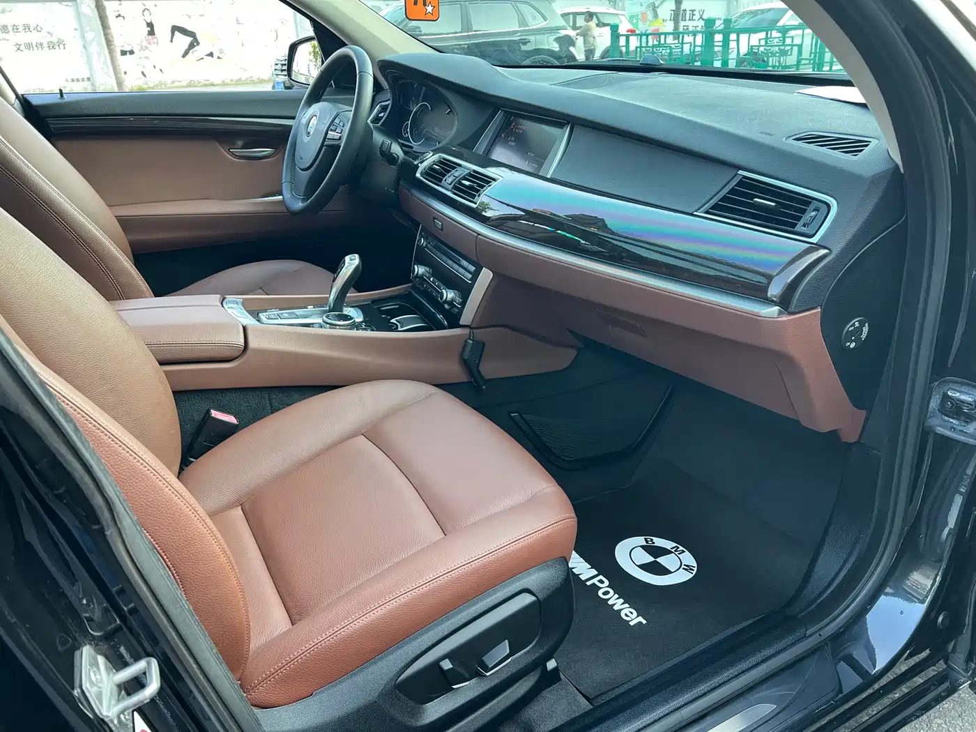 BMW 5 Series GT 2014 528i Leading фото 12
