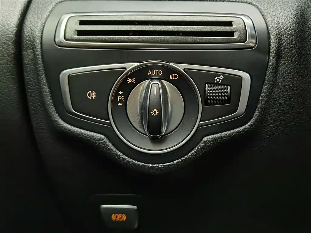 Mercedes-Benz GLC 2018 Facelift GLC 200 4MATIC фото 21