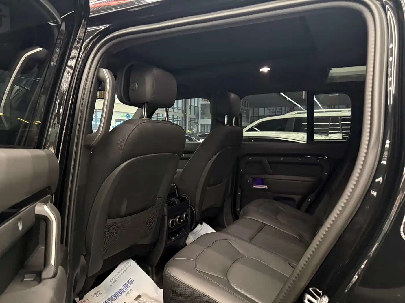 Land Rover Defender 2025 110 3.0T P400 Dark Special Edition фото 5