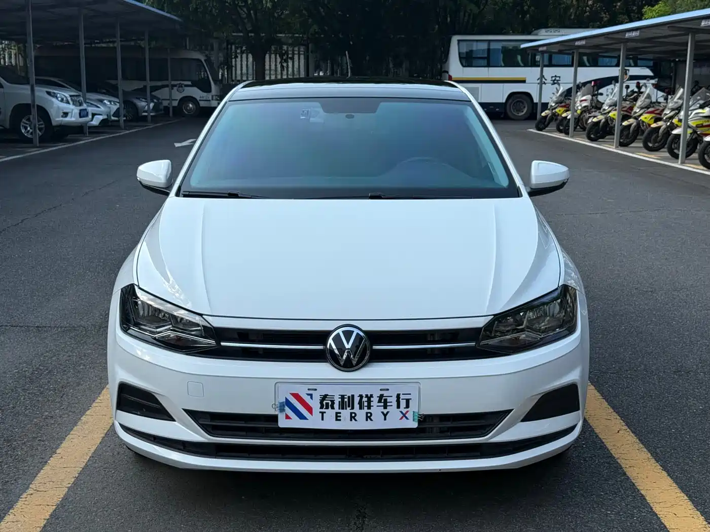 Volkswagen Polo 2021 Plus 1.5L Automatic Panorama Enjoyment Edition фото 2
