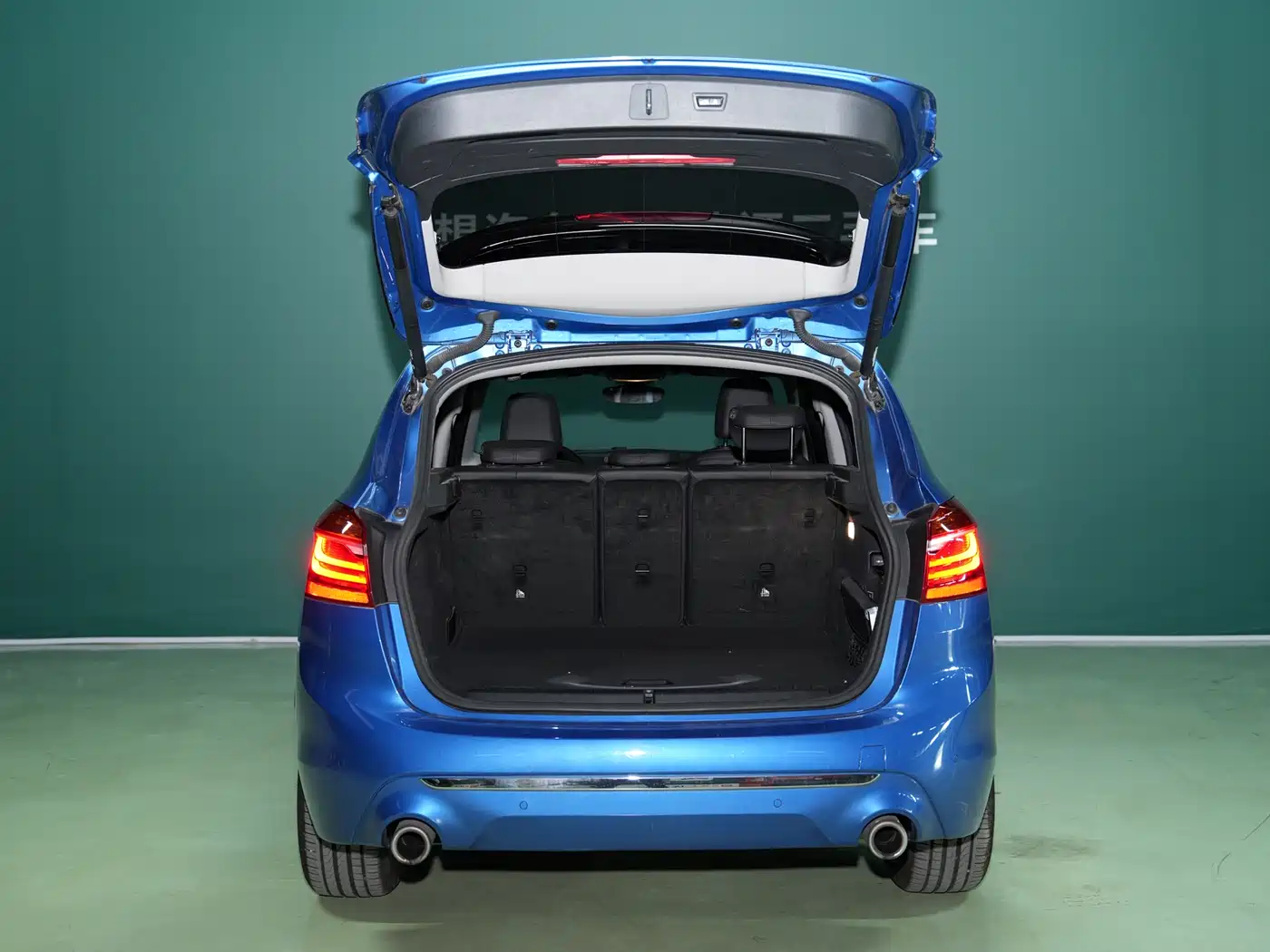 BMW 2 Series Touring 2018 Model 220i Luxury Package фото 6