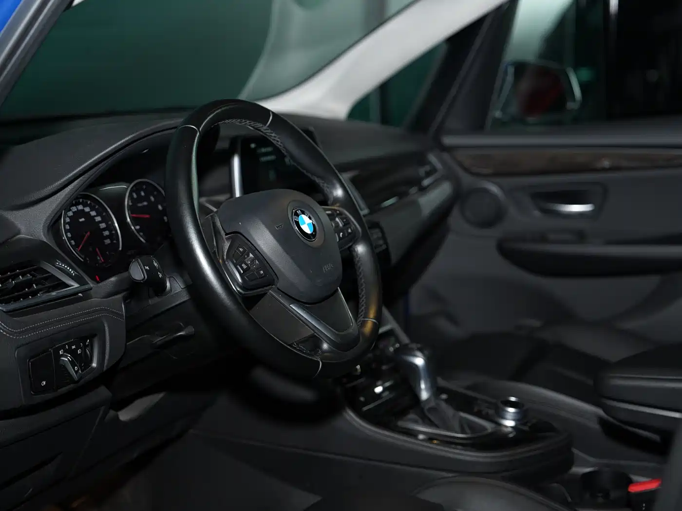 BMW 2 Series Touring 2018 Model 220i Luxury Package фото 16