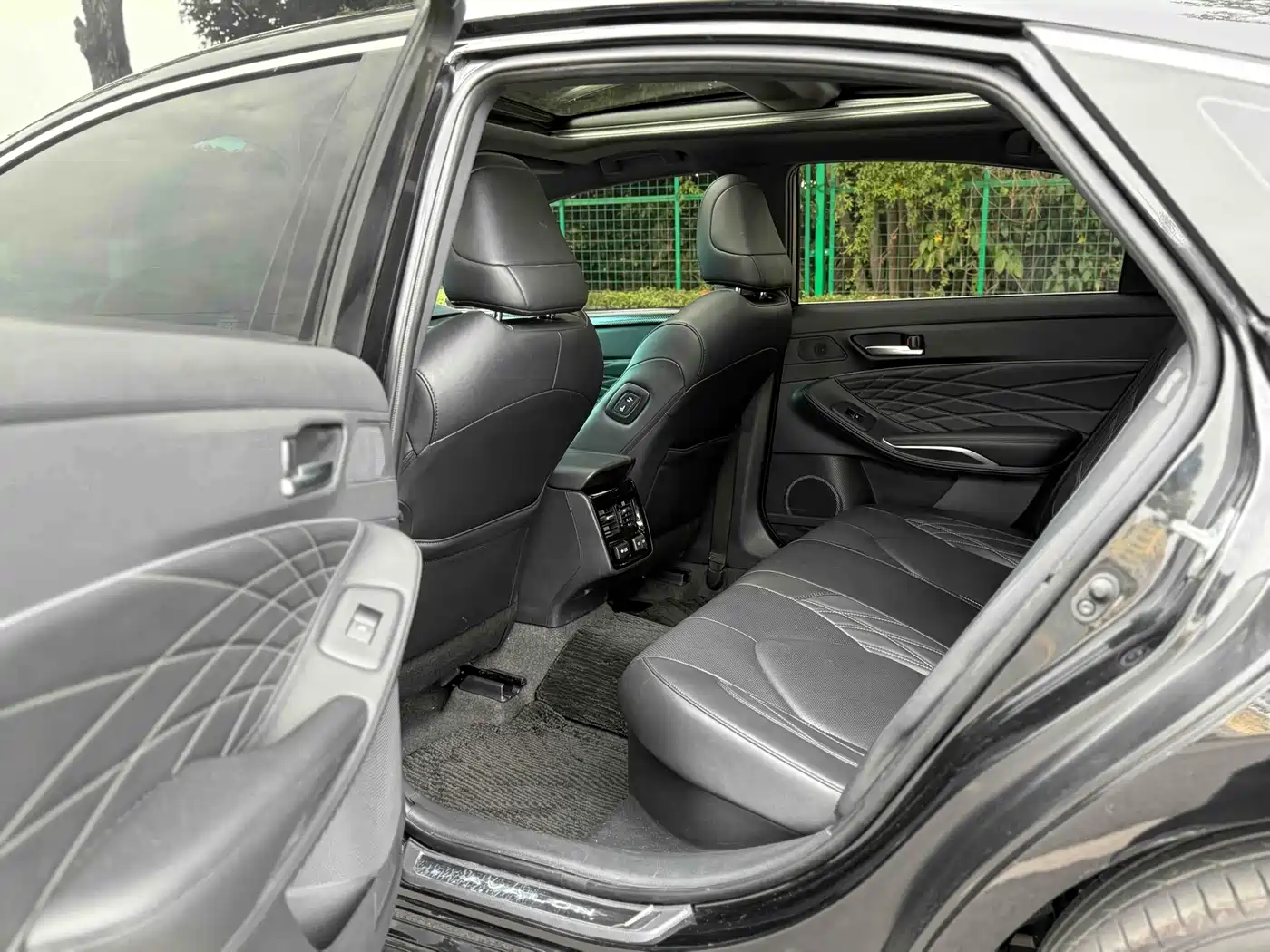Toyota Avalon 2023 Hybrid 2.5L XLE Premium Edition фото 9