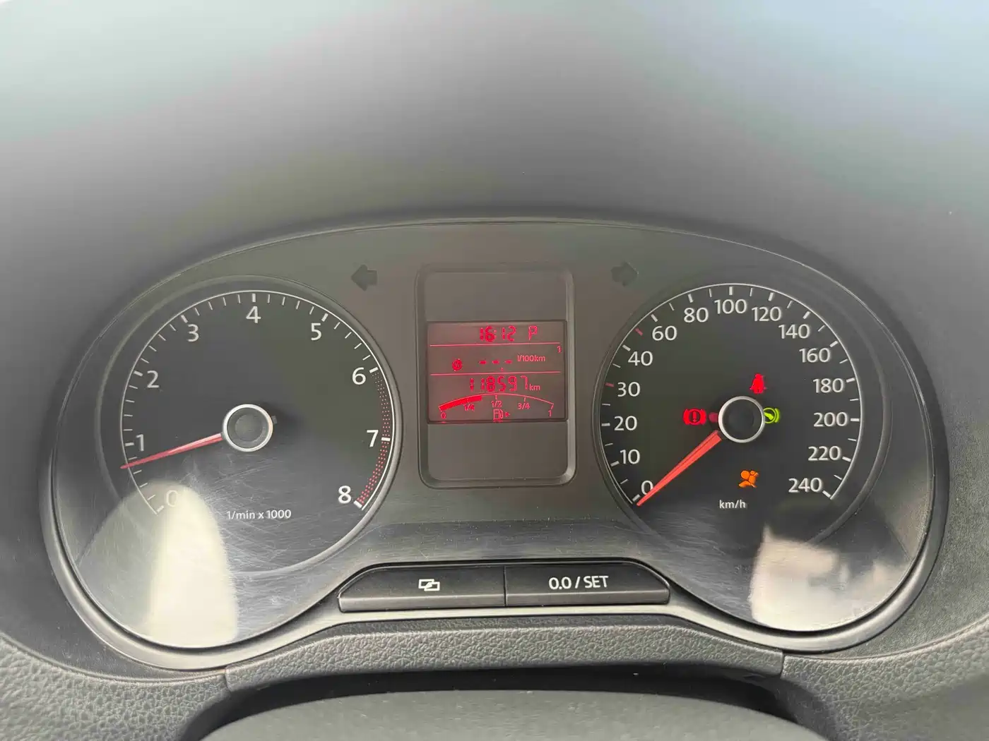 Volkswagen Polo 2011 1.4L Automatic Style Edition фото 10