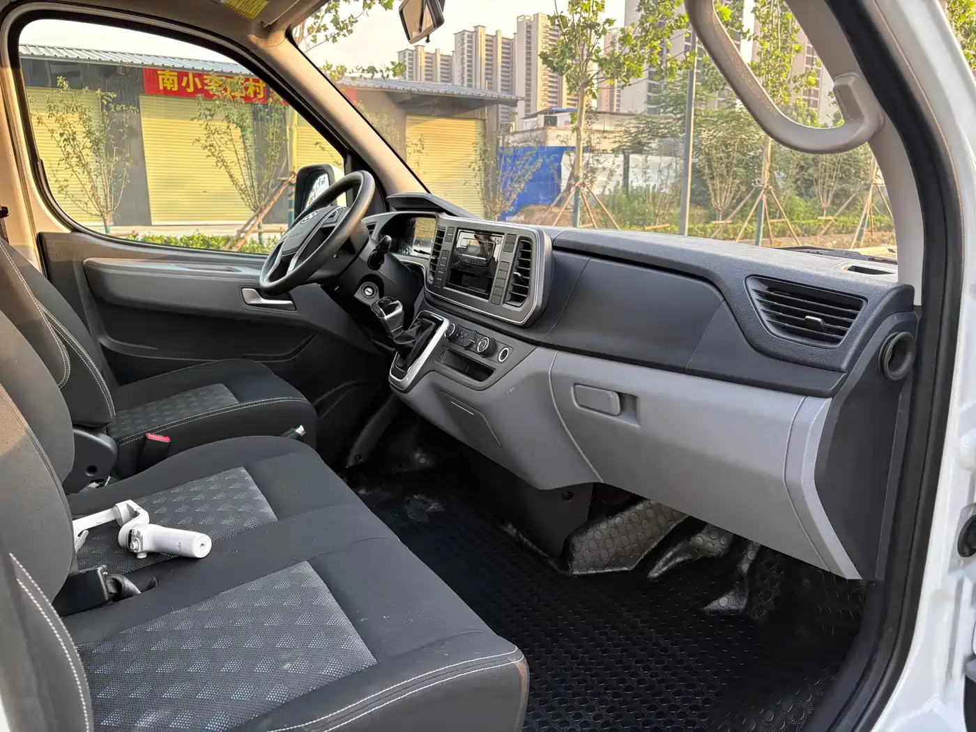SAIC Maxus Xintu V80 2025 PRO Aoyun Express 2.0T Automatic Short Wheelbase Ultra-low Roof 5/6-Seater фото 6