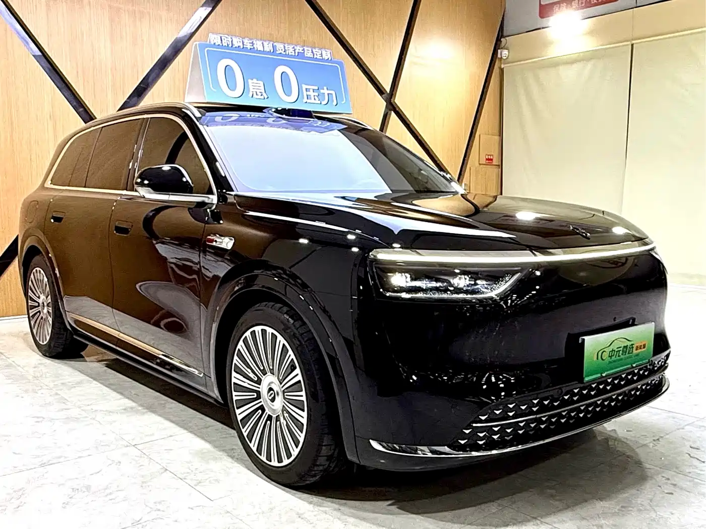 AITO Wenjie AITO M8 2025 Extended Range Ultra 53.4kWh 6-Seater фото 3
