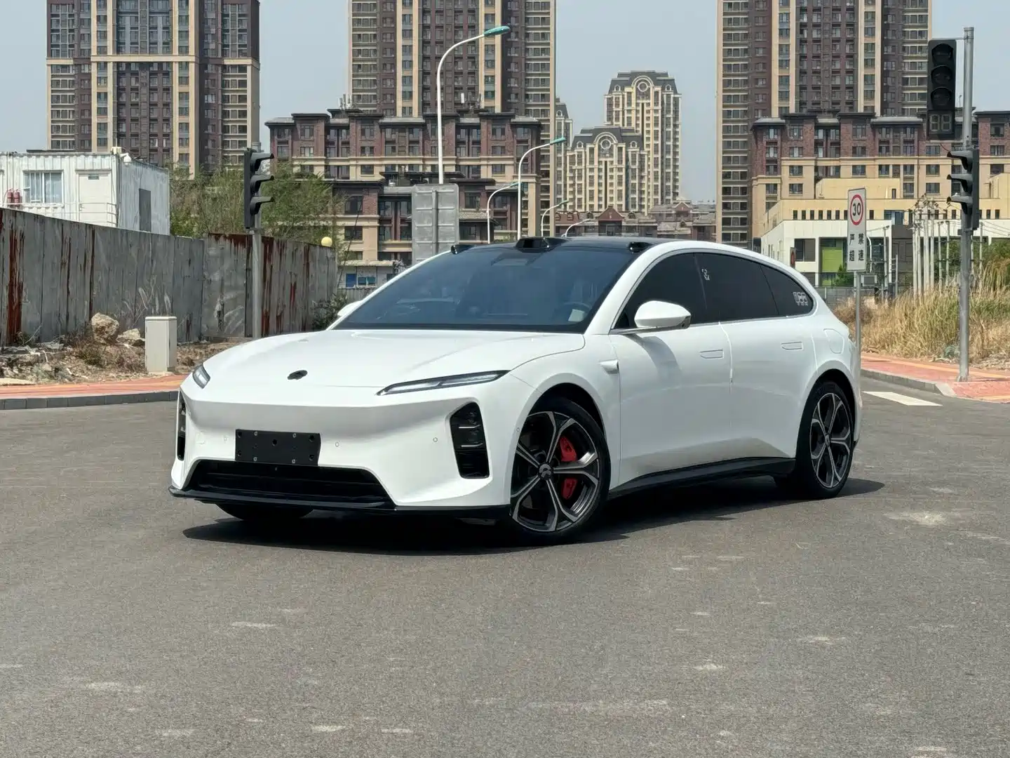 Фото 2 - NIO ET5T