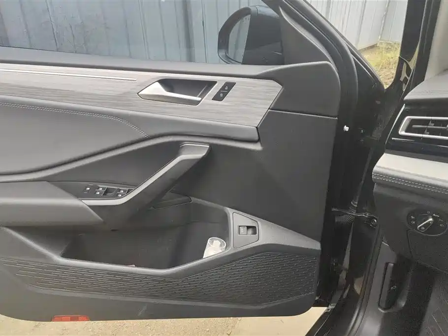 Volkswagen Sagitar 2023 300TSI DSG Surpassing Edition фото 7