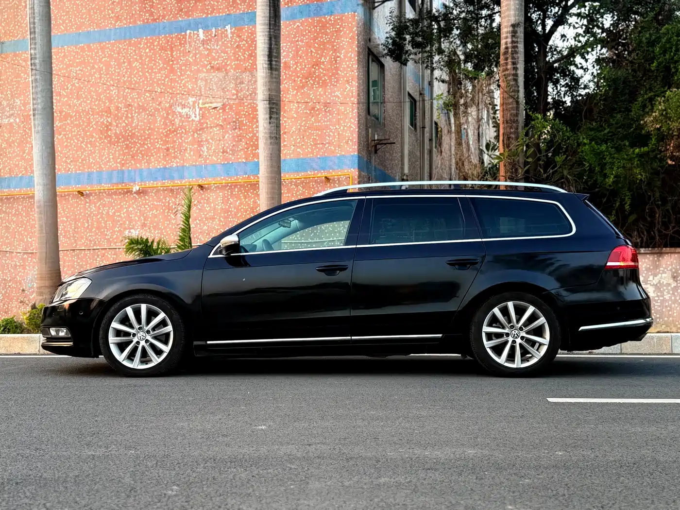 Volkswagen Magotan (Import) 2012 Wagon 2.0TSI Luxury фото 6
