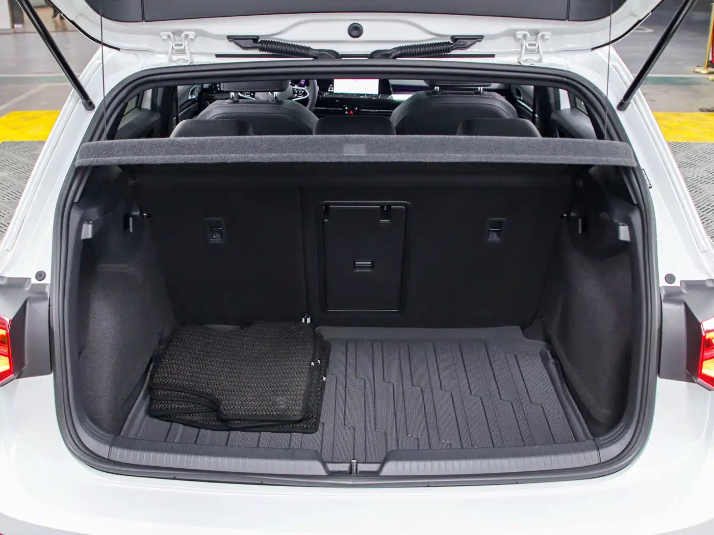 Volkswagen Golf 2021 280TSI DSG R-Line фото 17