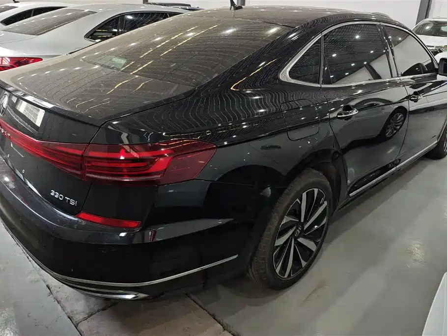 Volkswagen Passat 2022 330TSI Luxury Edition фото 3