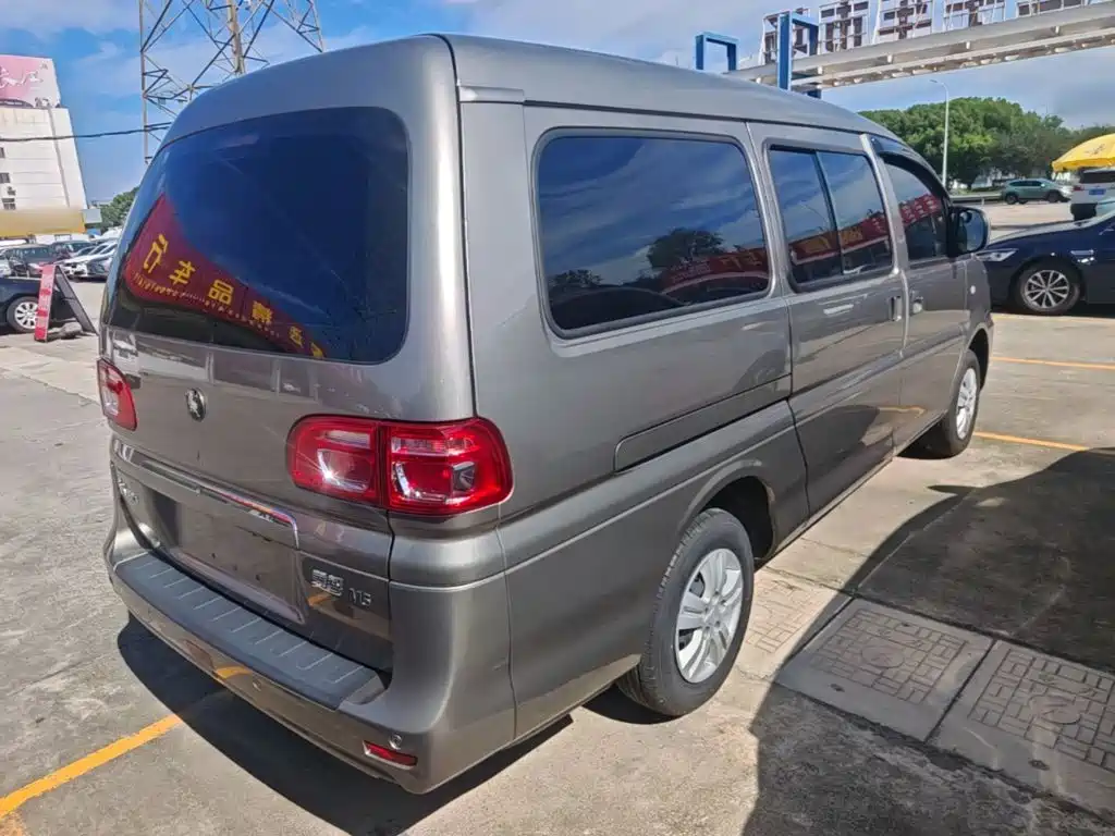 Dongfeng Fengxing Lingzhi 2025 2023 M5L 1.6L Basic 7-seater
