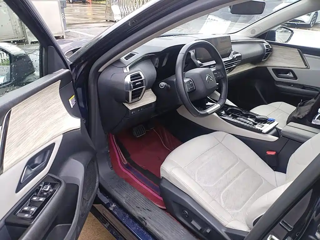 صورة 12 - Citroën Versailles C5 X
