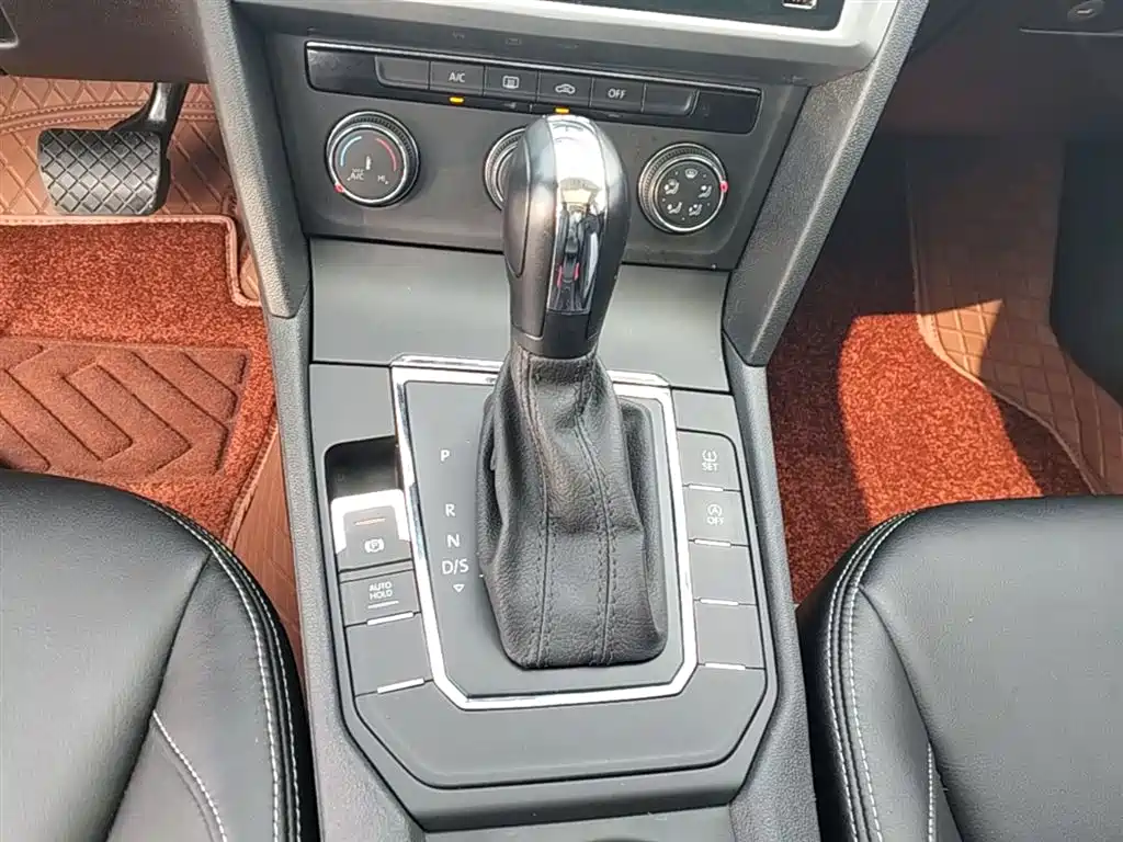 VOLKSWAGEN LINGDU