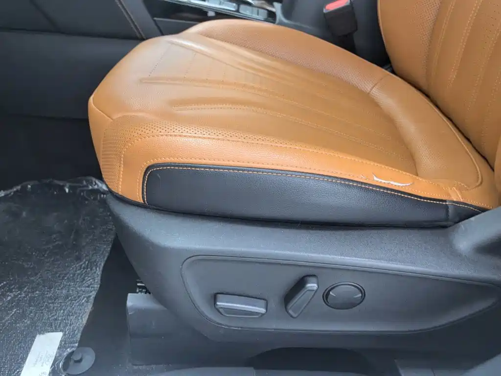Photo 20 - Ford Escape