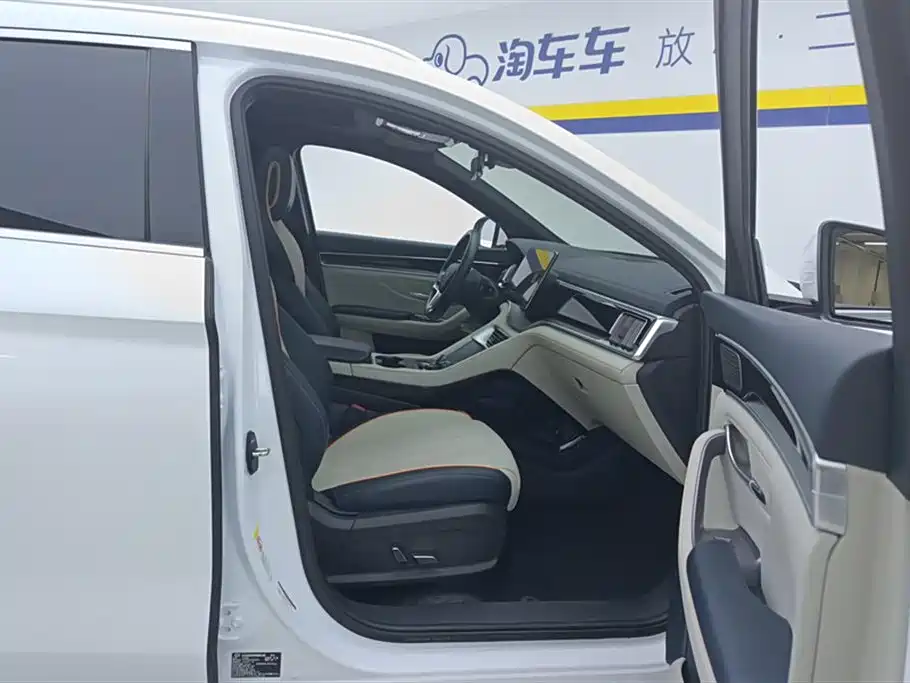 BYD Song PLUS PHEV 2024 Glory Edition DM-i 110km Flagship PLUS фото 8