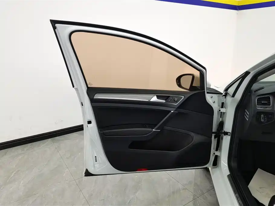 Volkswagen Golf 2016 230TSI Automatic Luxury фото 7