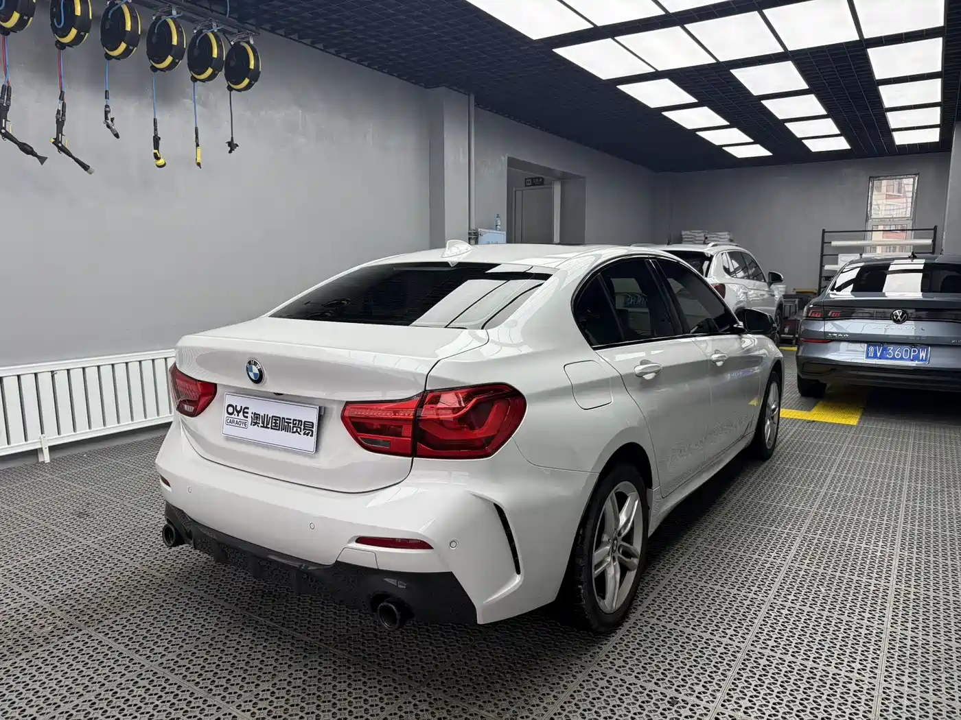 BMW 1 Series 2021 120i M Sport Shadow Edition фото 6