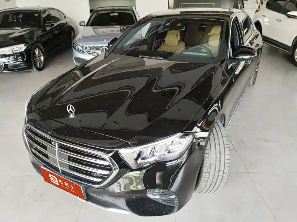 Фото 1 - Mercedes-Benz E-Class