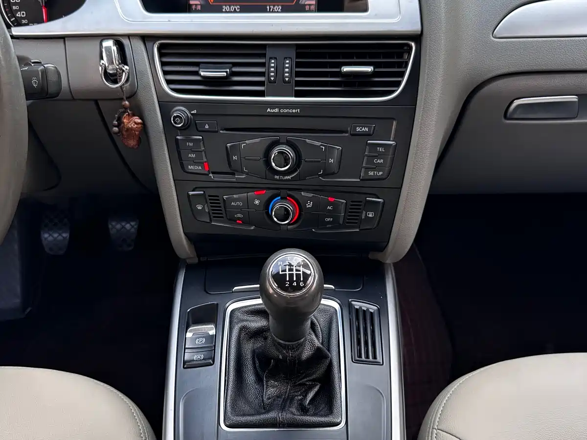 Audi A4L 2012 1.8 TFSI Manual Comfort фото 17