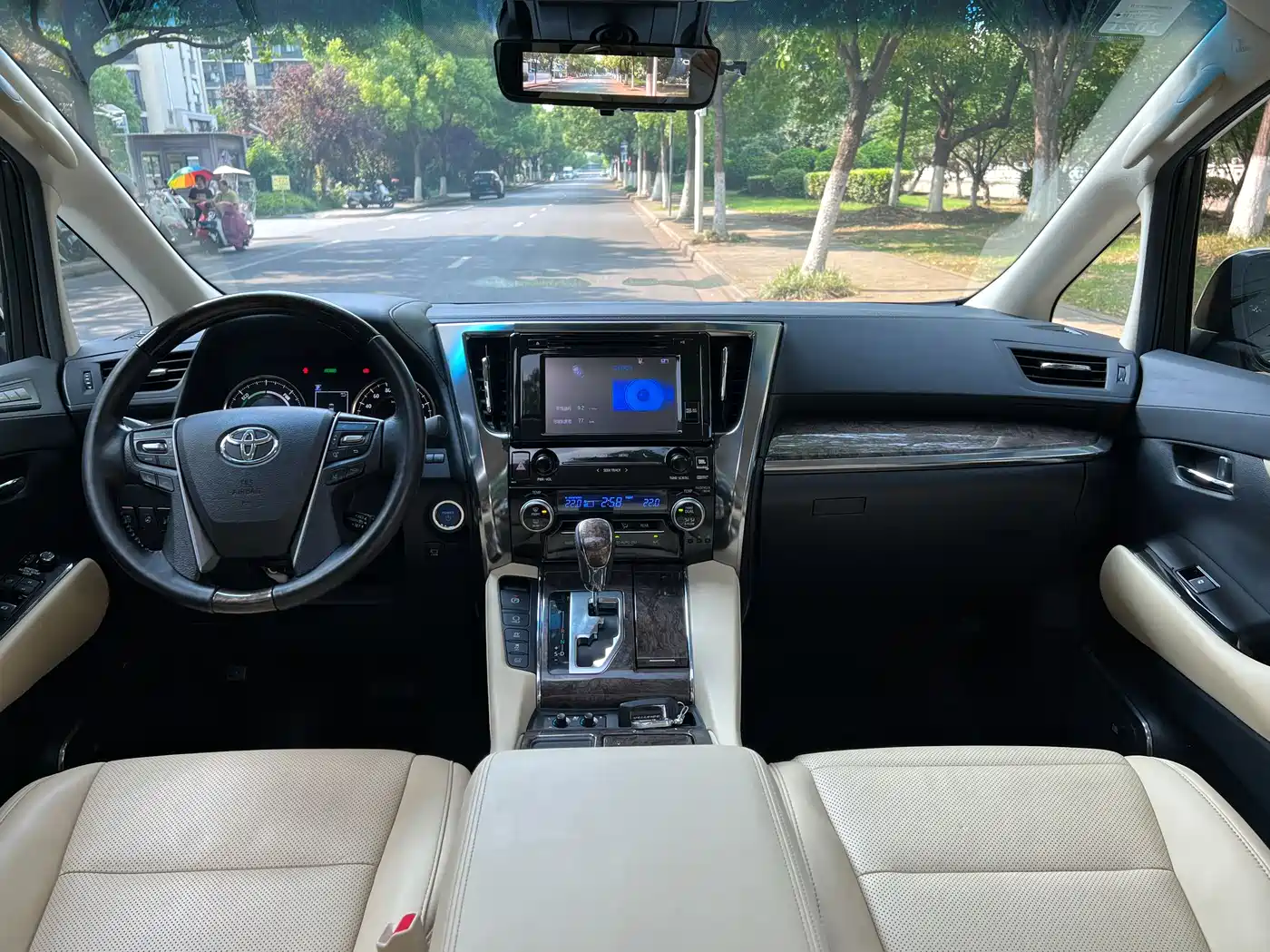 Toyota Vellfire 2019 Hybrid 2.5L HV Premium Edition фото 4