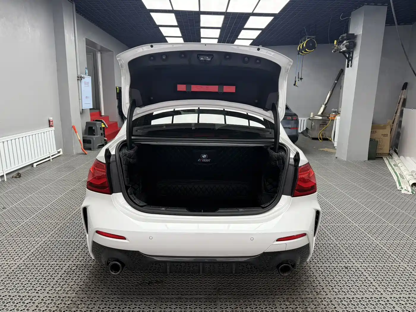 BMW 1 Series 2021 120i M Sport Shadow Edition фото 8