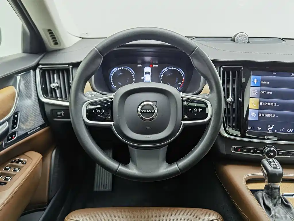 صورة 11 - Volvo S90