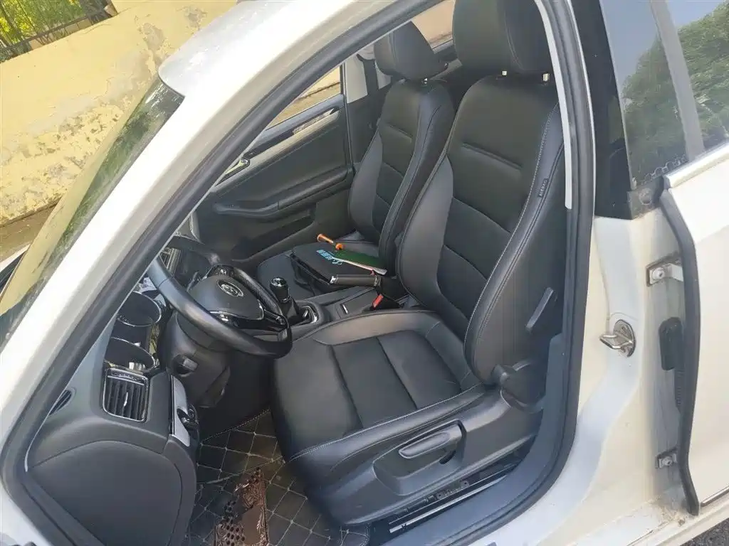 Volkswagen Sagitar 2017 1.6L Manual Comfort фото 12
