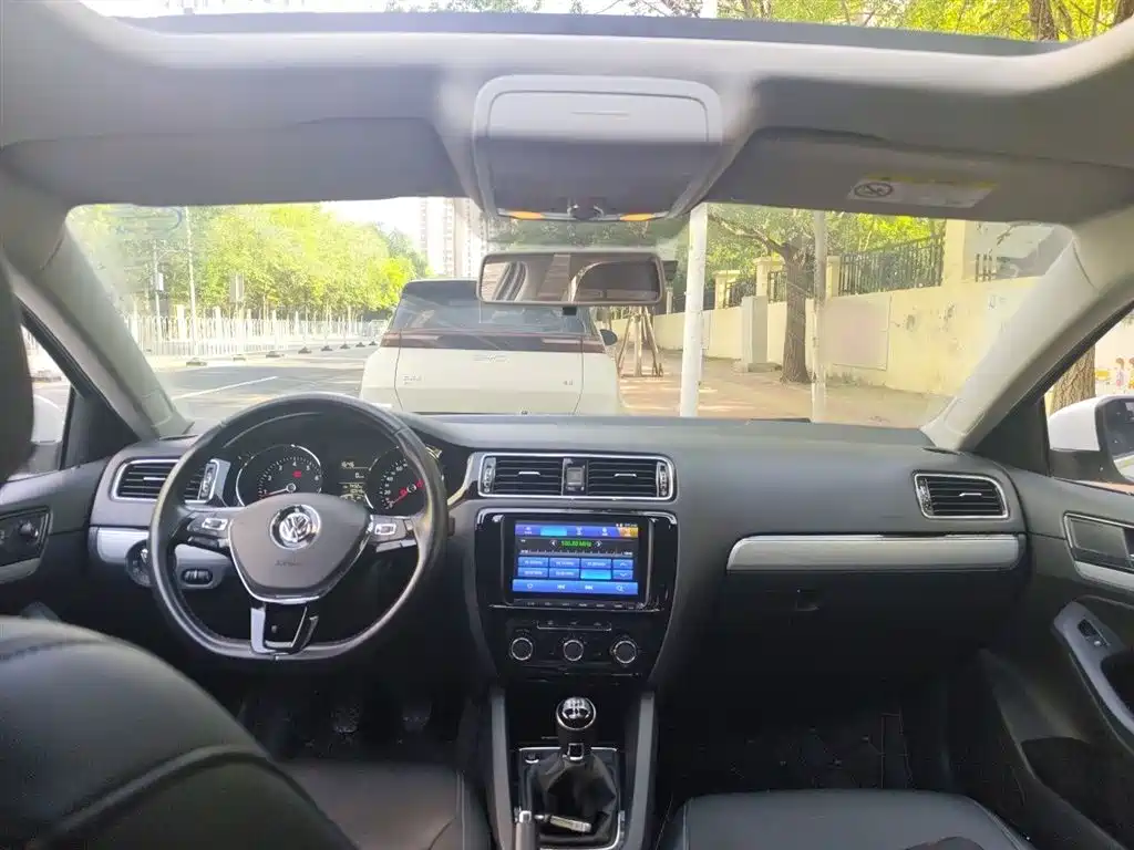 Volkswagen Sagitar 2017 1.6L Manual Comfort фото 6