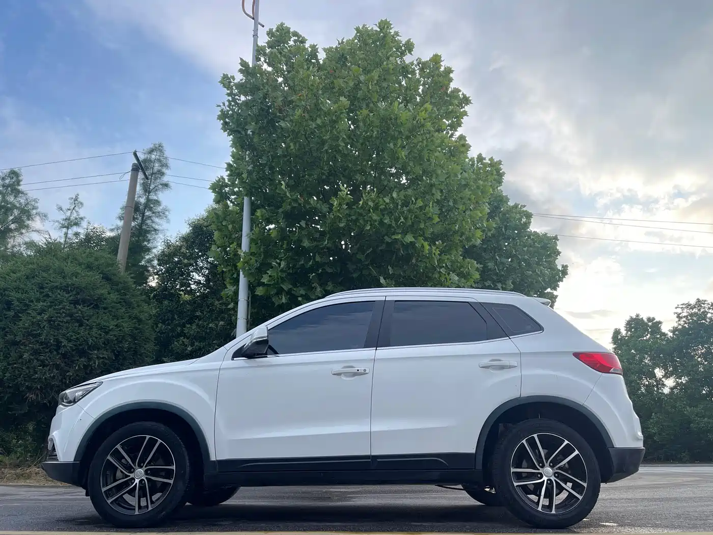 Besturn X40 2017 2017 1.6L Auto Premium