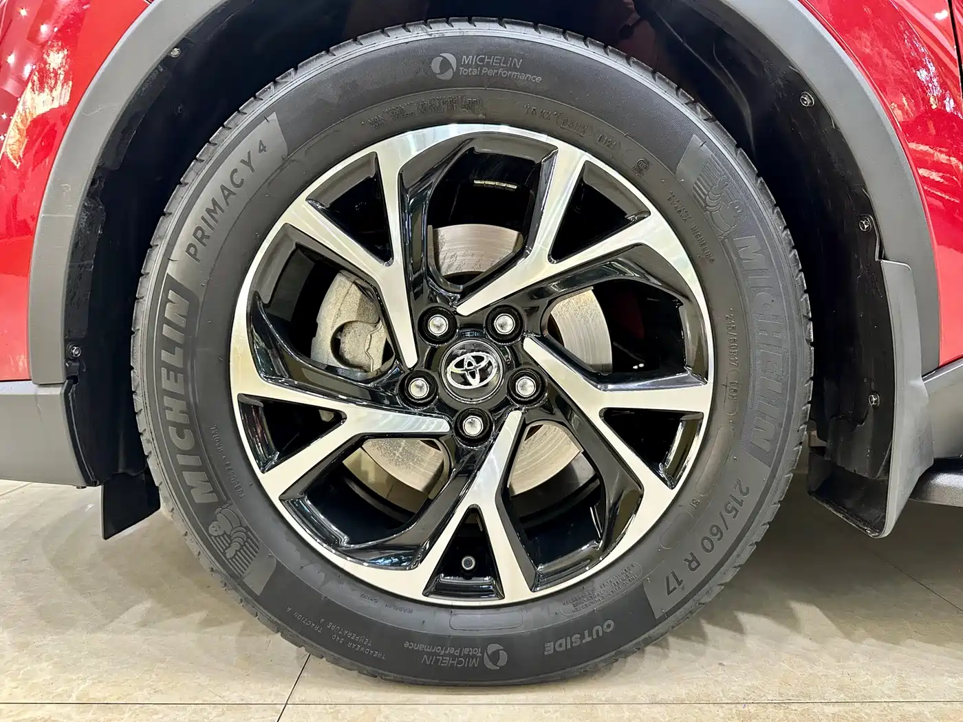 Toyota C-HR 2020 Model 2.0L Leading фото 20