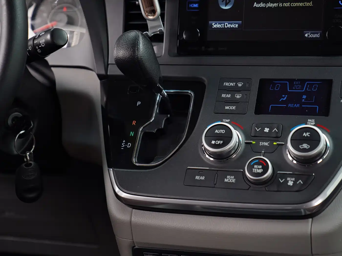 Toyota Sienna 2015 3.5L 4WD L фото 10